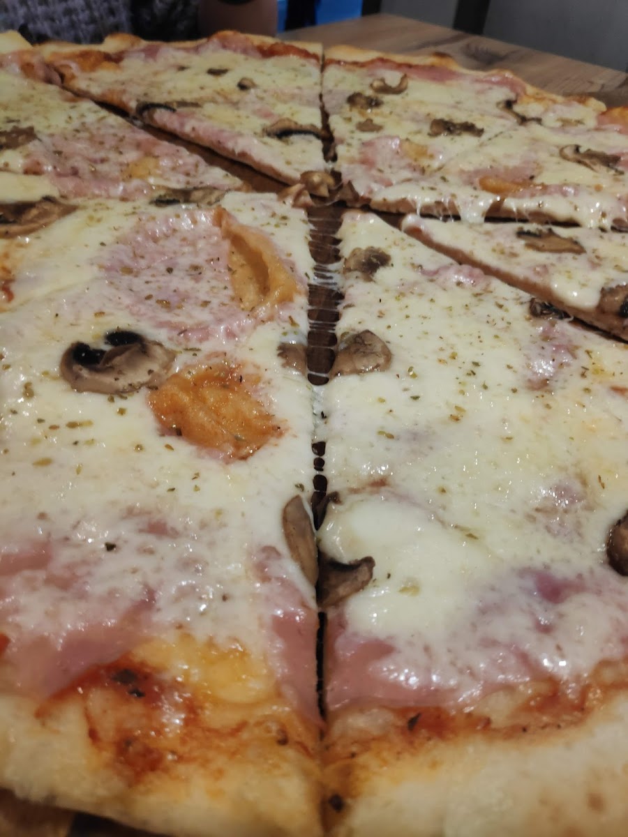 Via Gusto Pizza, No.4 Photos 2